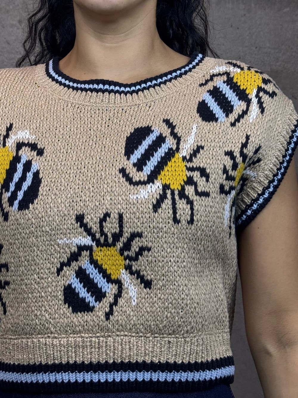 Maeve / Sarah Gordon Beige Bee-Print Cropped Knit Sweater with Navy Trim XS